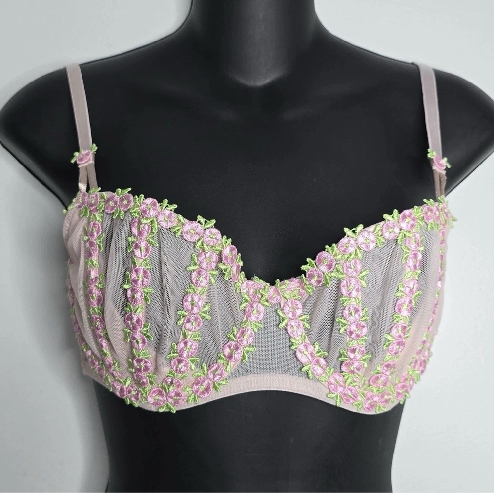 Floral Embroidered Bra 38G